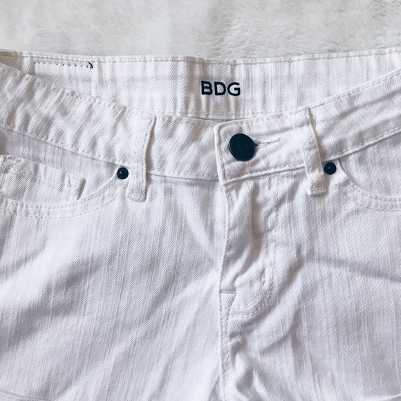 urban outfitters BDG white denim shorts - Picture 3 of 3